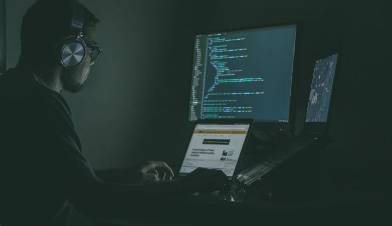 هجوم إنكار الخدمة الموزع (DDoS): تعريف وتأثيرات وطرق الوقاية