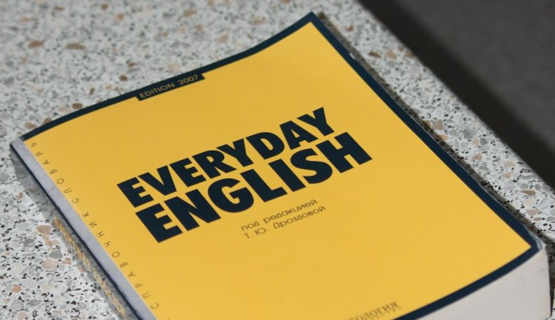 دليلك الشامل لمصطلحات التكنولوجيا: 100 مصطلح تقني بالإنجليزية ومعانيها بالعربية