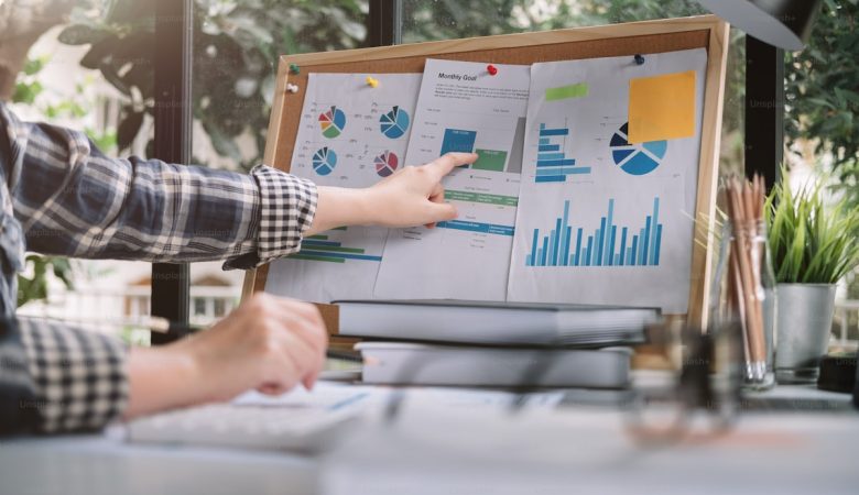 أفكار إبداعية لتسويق موقعك: كيف تبرز بين الحشود؟
