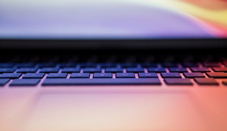 أفضل 15 برنامجًا مدفوعًا وبدائلها المجانية المميزة