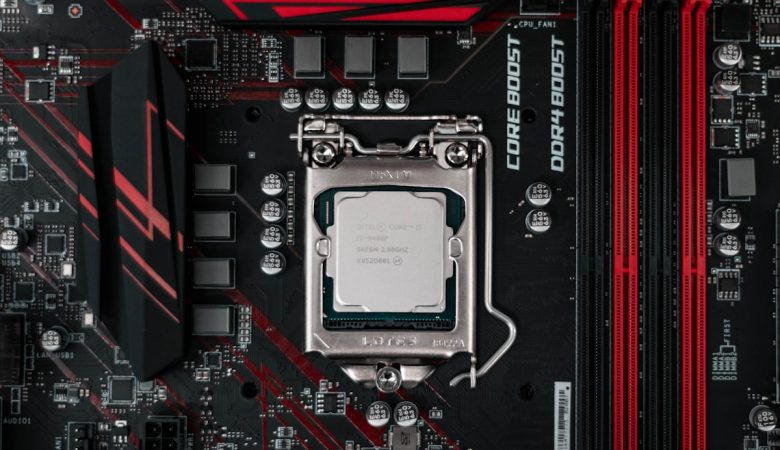 مقارنة بين معالجات Intel و AMD
