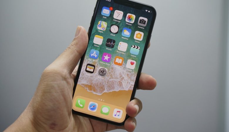 مقارنة شاملة بين iPhone 16e و Pixel 9a: أيهما الأنسب لك؟