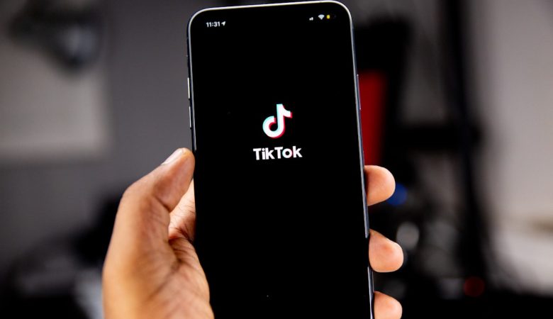 مستثمرون أمريكيون وأوراكل يتعاونون لإنقاذ تيك توك من الحظر بصفقة فصل عن الصين