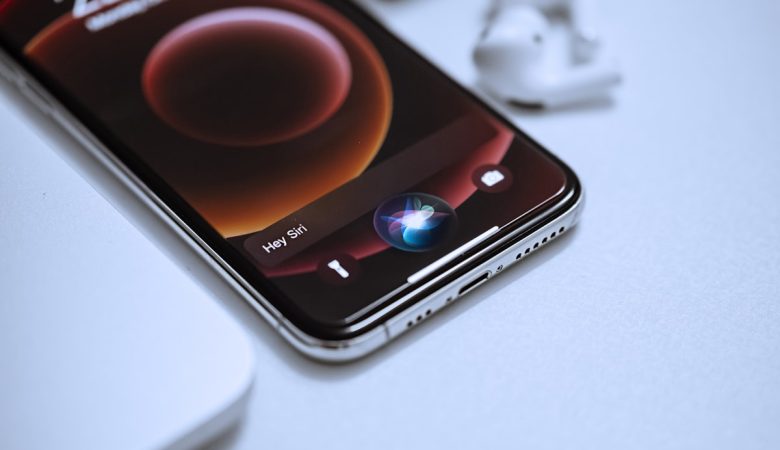 سيري قد يشهد تحديثات ذكية في “iOS 19” قريبًا